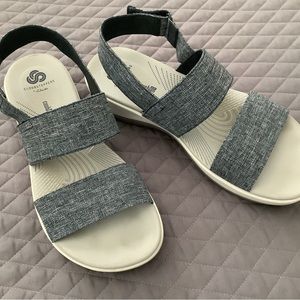 Clarks cloudsteppers size 8.5 Demi blue